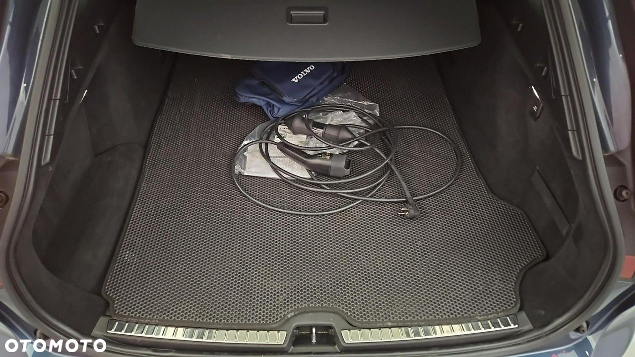 Volvo V90 T8 AWD Plug-In Hybrid R-Design - 25