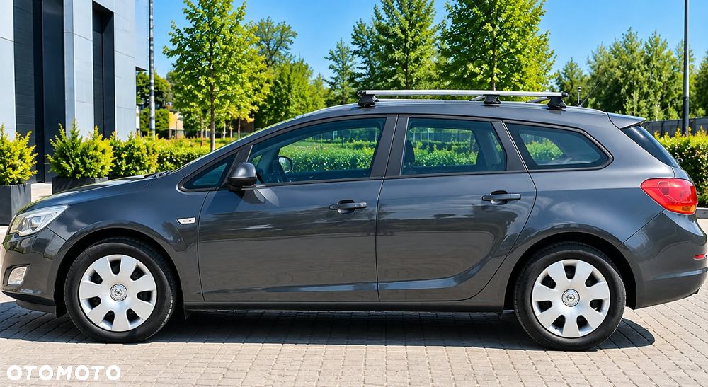 Opel Astra 2011 photo 4