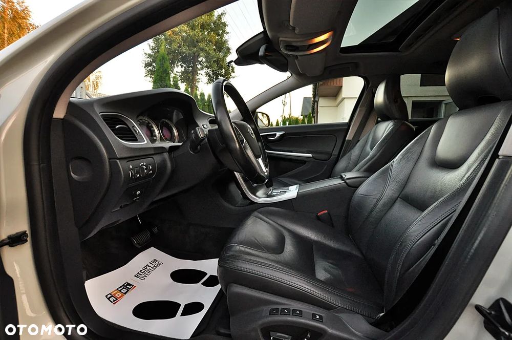Volvo V60 D4 Geartronic Summum - 17