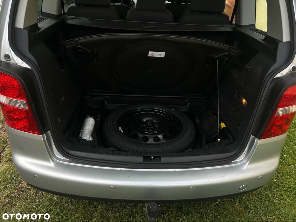 Volkswagen Touran 1.6 FSI - 7