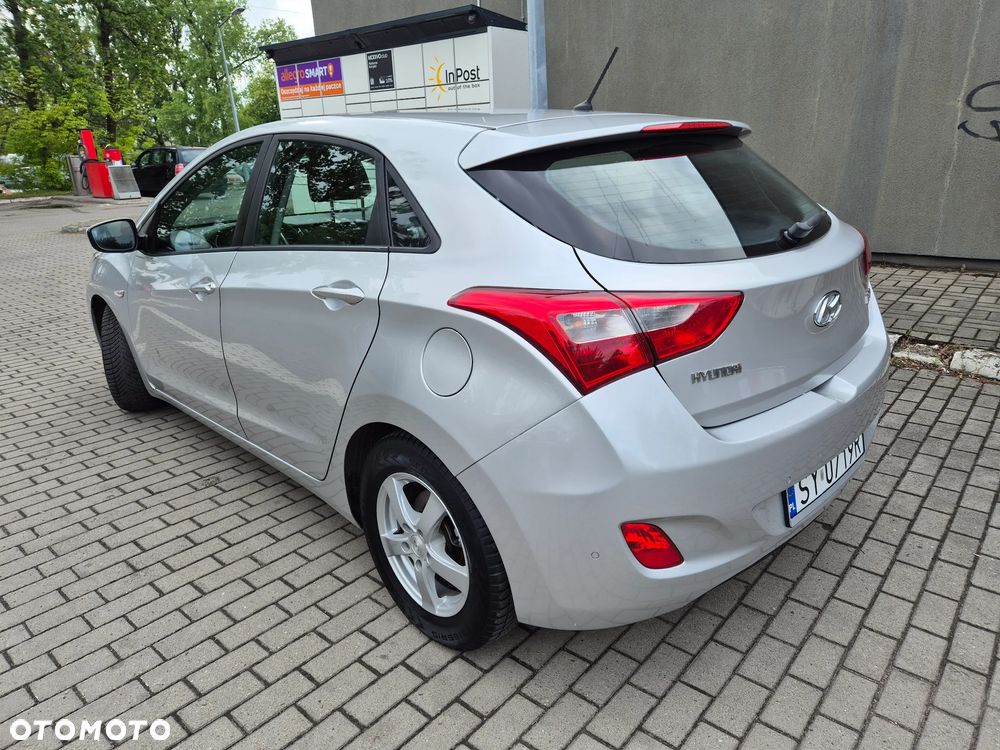 Hyundai i30 blue 1.6 GDI Trend - 2