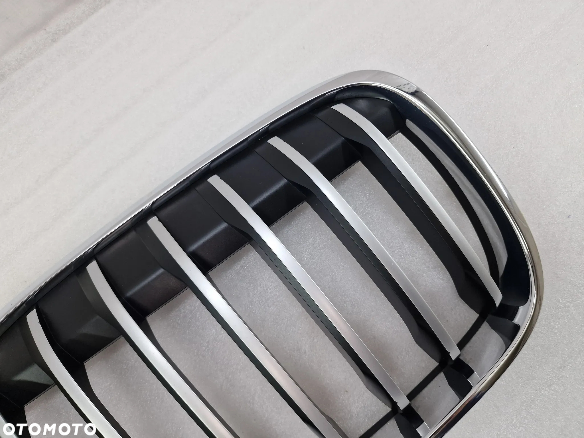 BMW X1 F48 15- PRAWA NERKA / ATRAPA / GRILL PRZEDNI PRZÓD X-LINE SATYNA ŁADNY , NR 7354824 / 7383366 , NR AUKCJI GL690 - 9