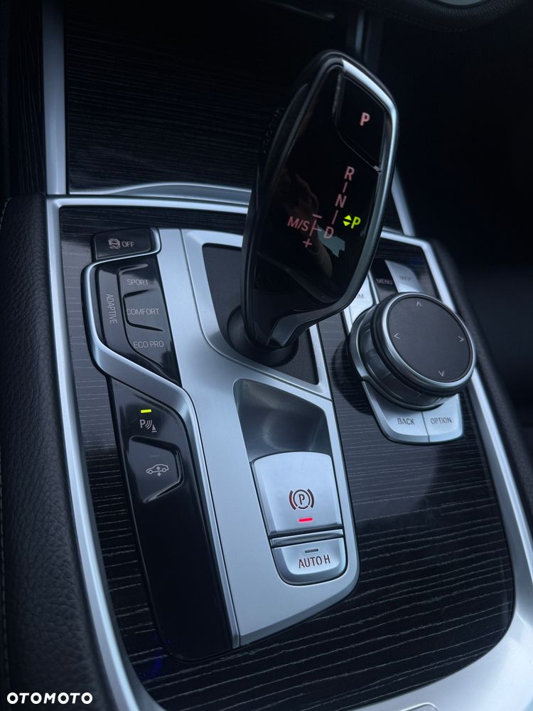 BMW Seria 7 730d xDrive mHEV - 25