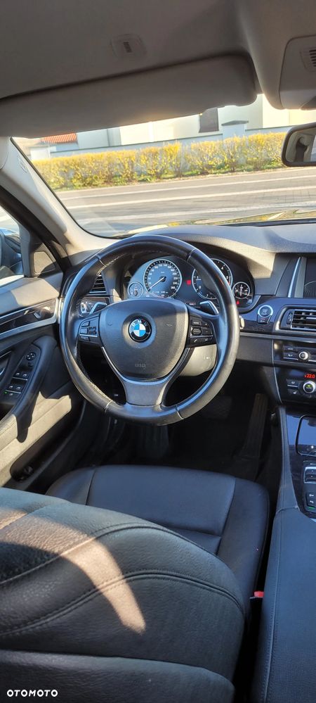 BMW Seria 5 520d xDrive - 12