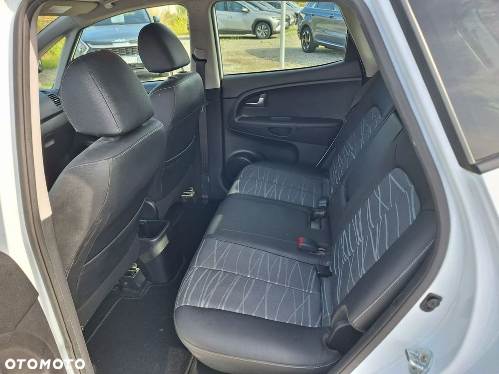 Kia Venga 1.4 CVVT Business Line - 24