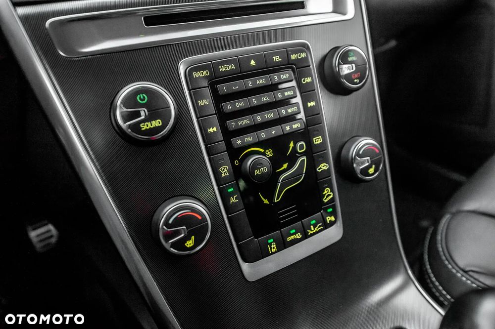 Volvo XC 60 2.4D AWD R-Design - 31