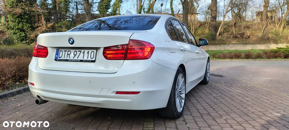 BMW Seria 3 318d - 13