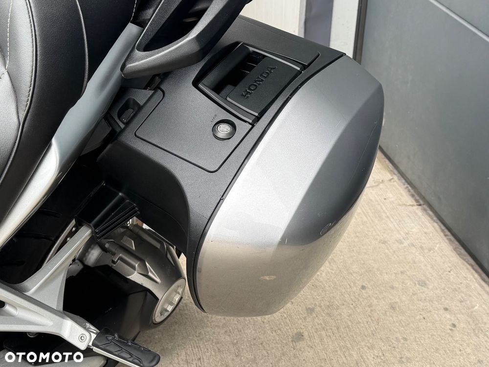 Honda VFR - 15