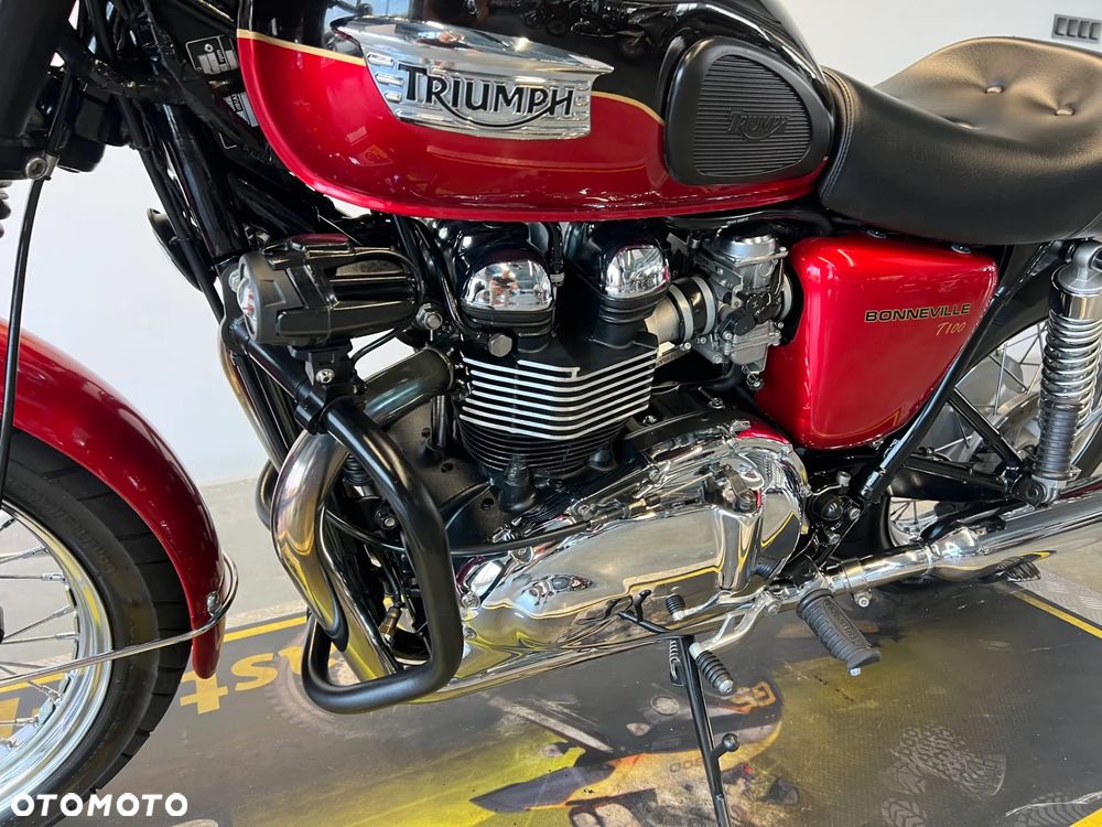 Triumph Bonneville - 10