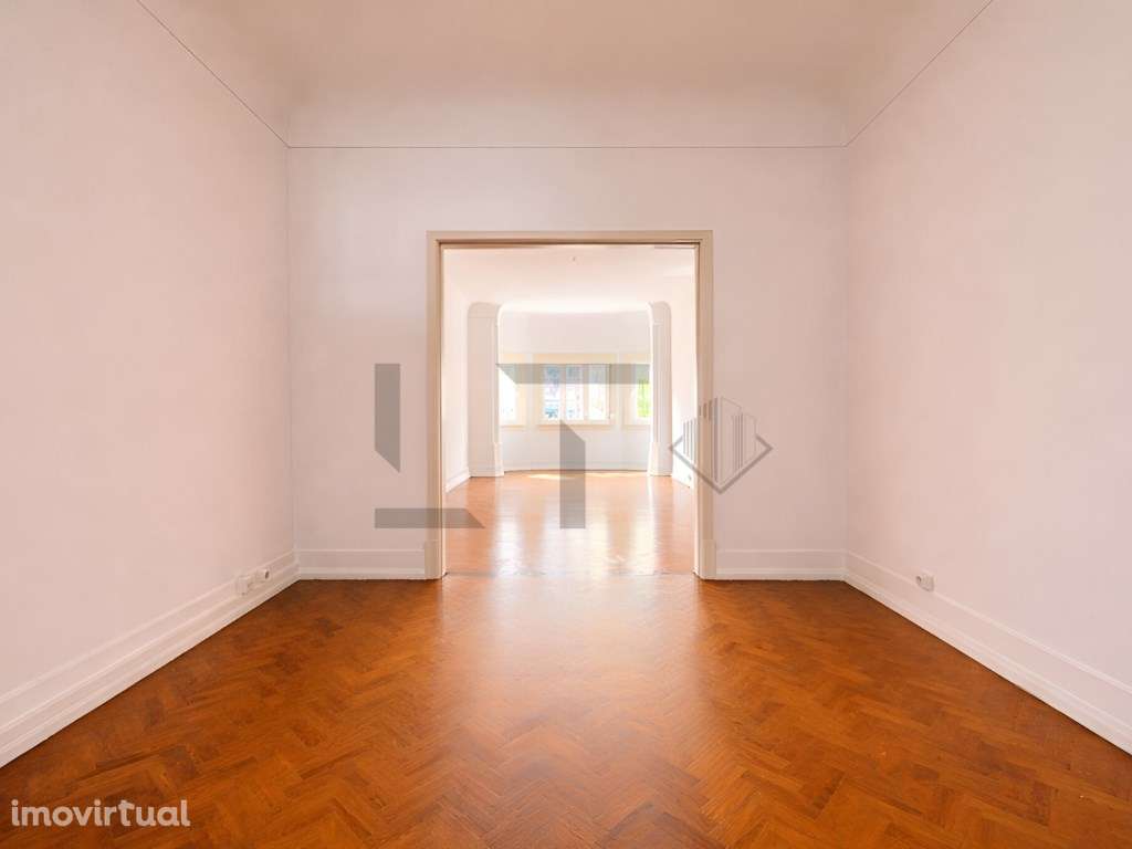 Charmoso apartamento T5 com excelente luz natural, em prédio com el... - Grande imagem: 2/14