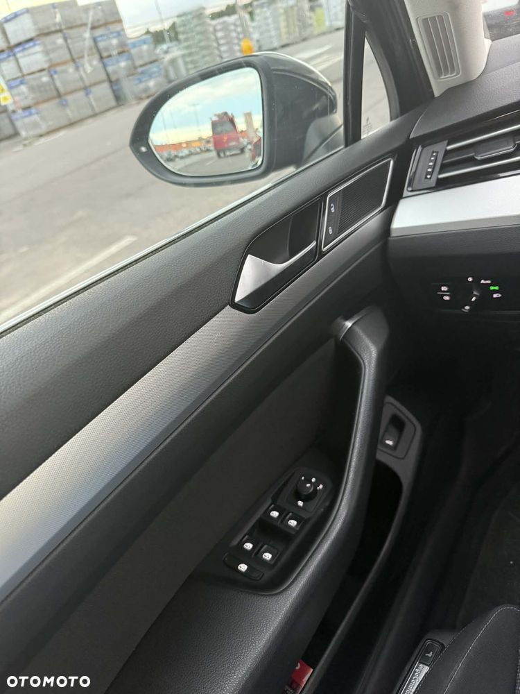 Volkswagen Passat 2.0 TDI SCR DSG Comfortline - 14