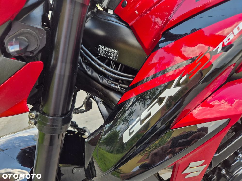 Suzuki GSX - 20