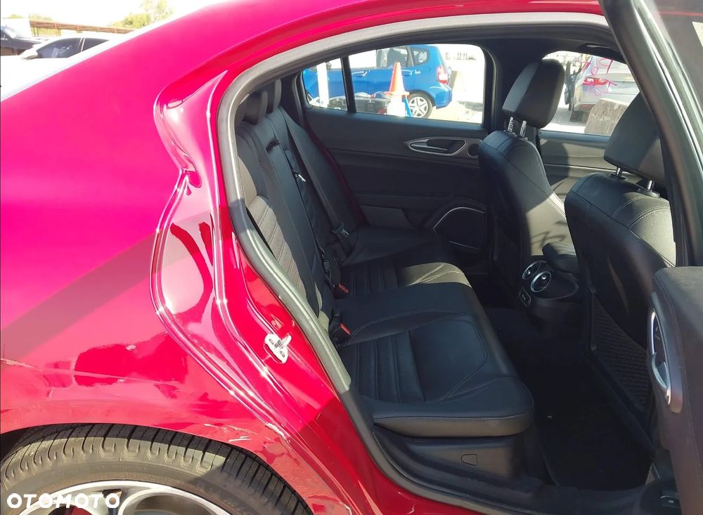 Alfa Romeo Giulia - 11