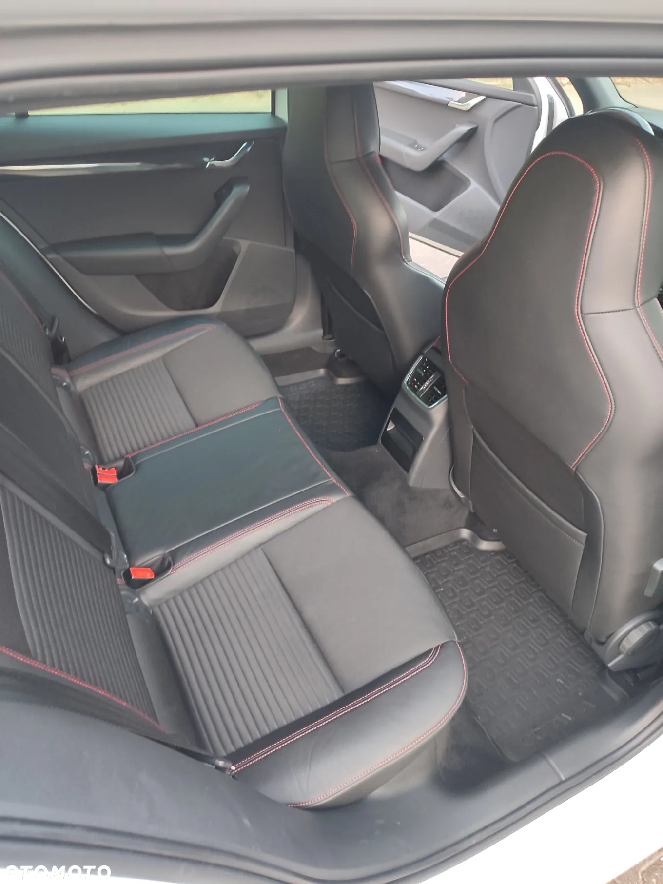 Skoda Octavia Combi 2.0 TDI RS - 12