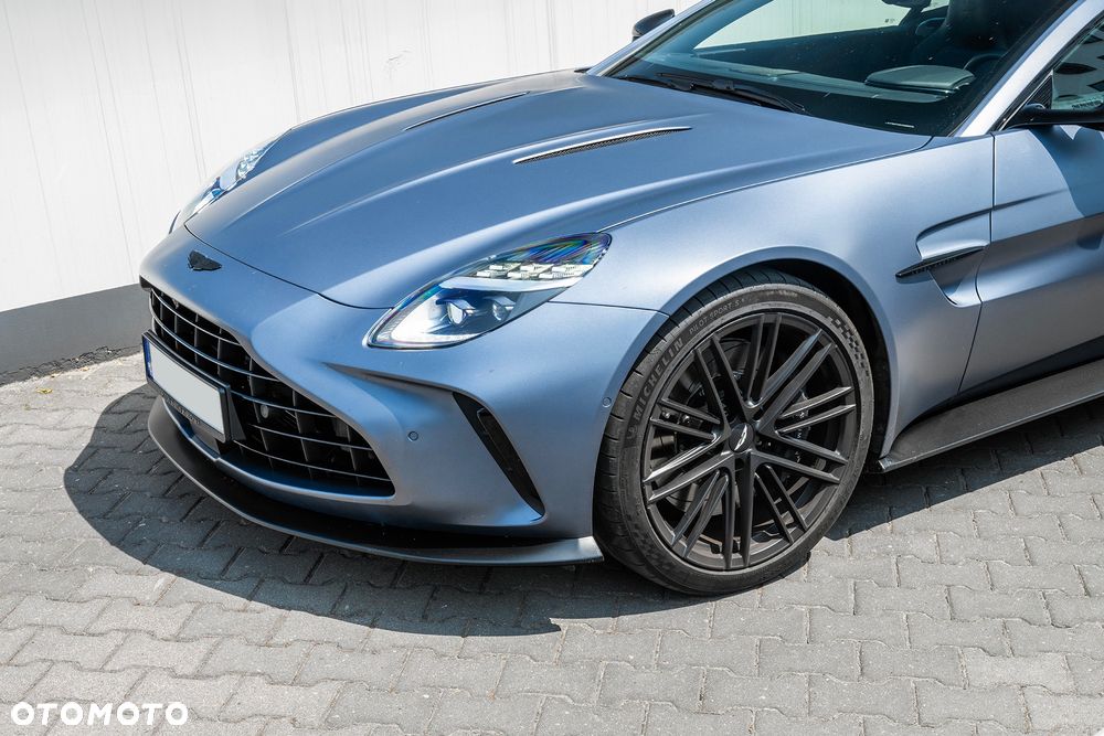 Aston Martin Vantage - 3