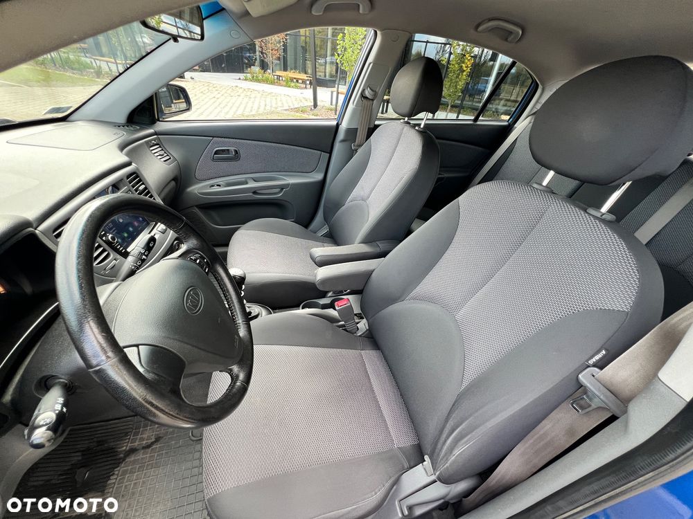 Kia Rio - 26