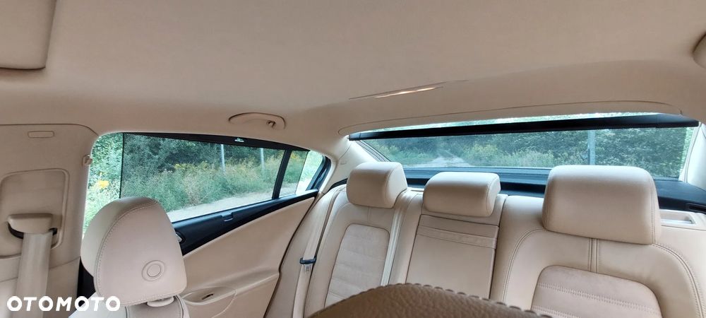 Volkswagen Passat 2.0 TDI DPF Highline - 15
