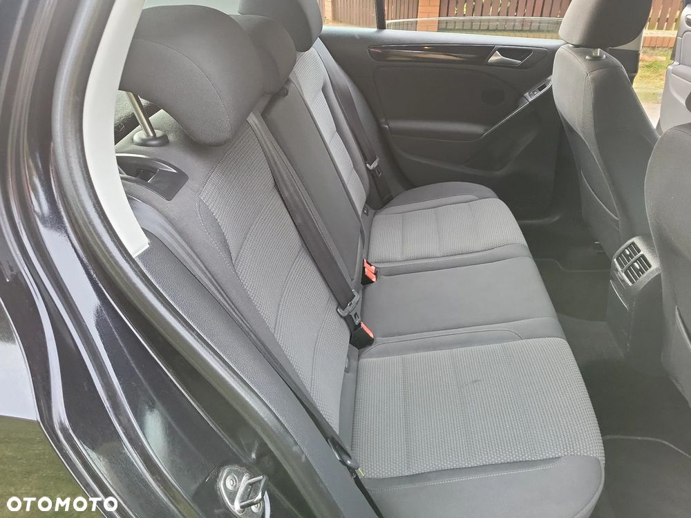 Volkswagen Golf - 33