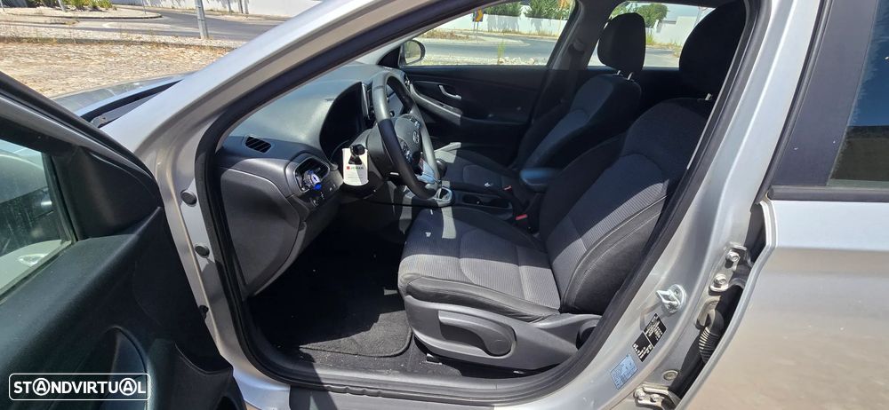 Hyundai i30 blue 1.4 - 8