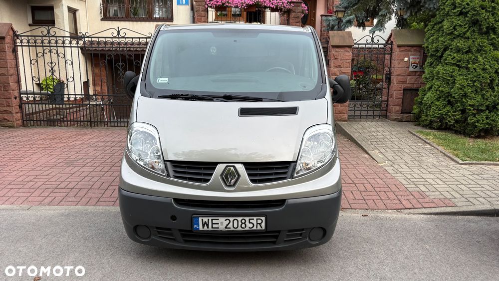 Renault TRAFIC - 2