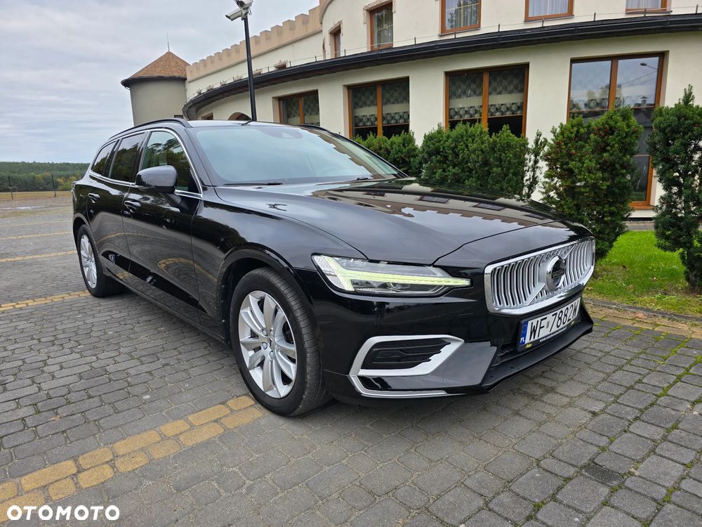 Volvo V60 T4 Momentum Pro - 1