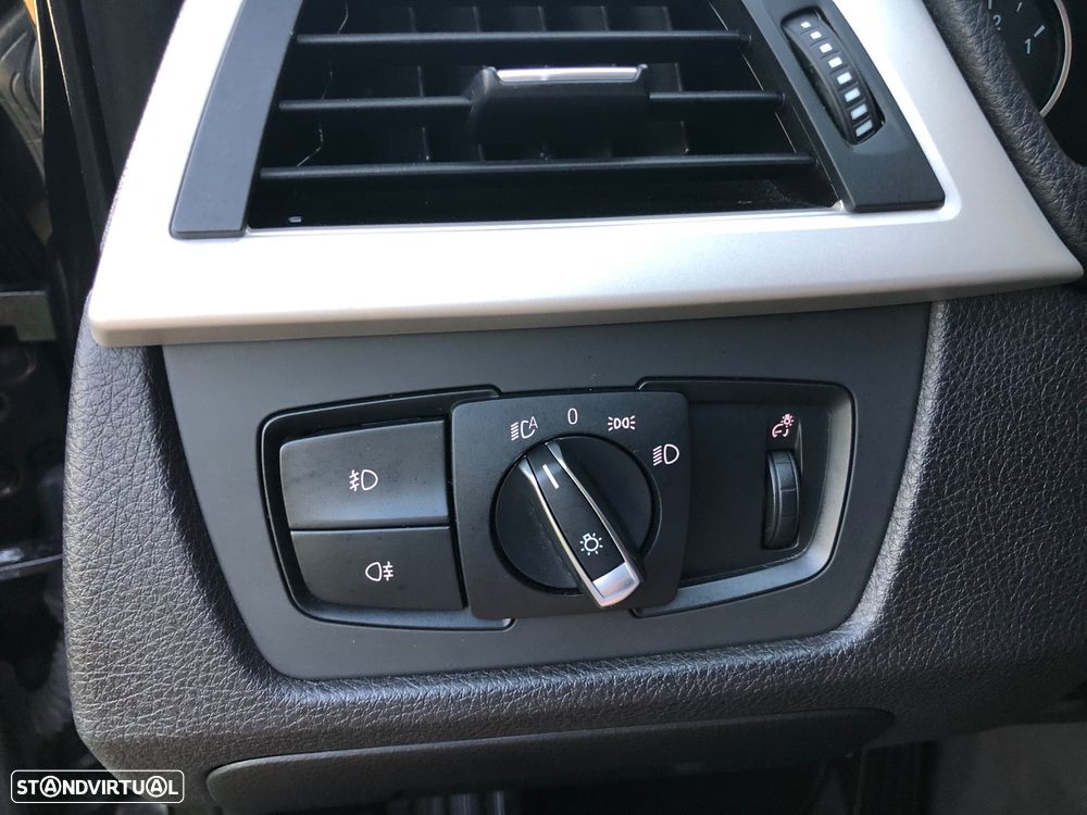 BMW 320 d Touring Aut. Efficient Dynamics Edition Sport Line - 31