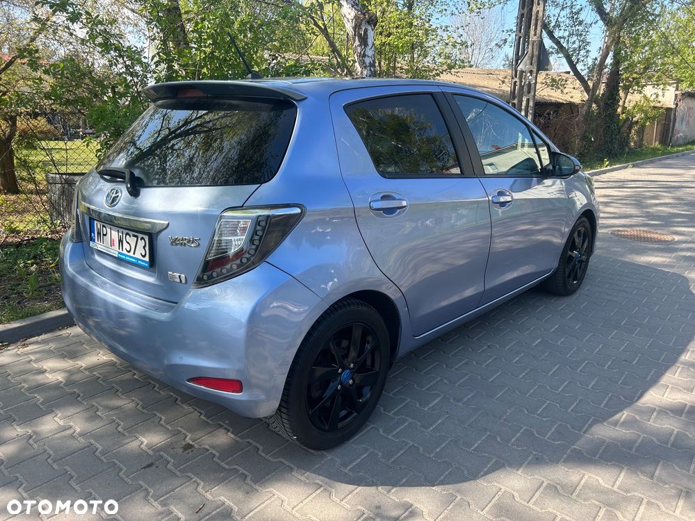 Toyota Yaris Hybrid 100 Premium - 5