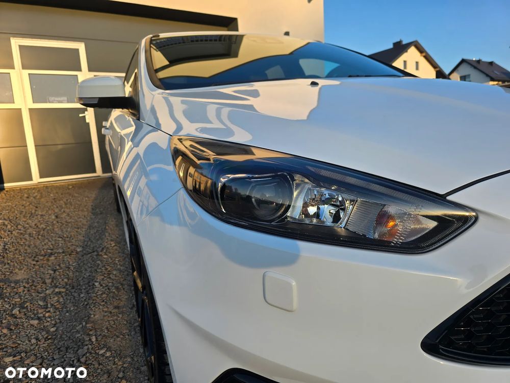 Ford Focus 2.0 EcoBoost ST mit Leder-Exclusiv-Paket - 17