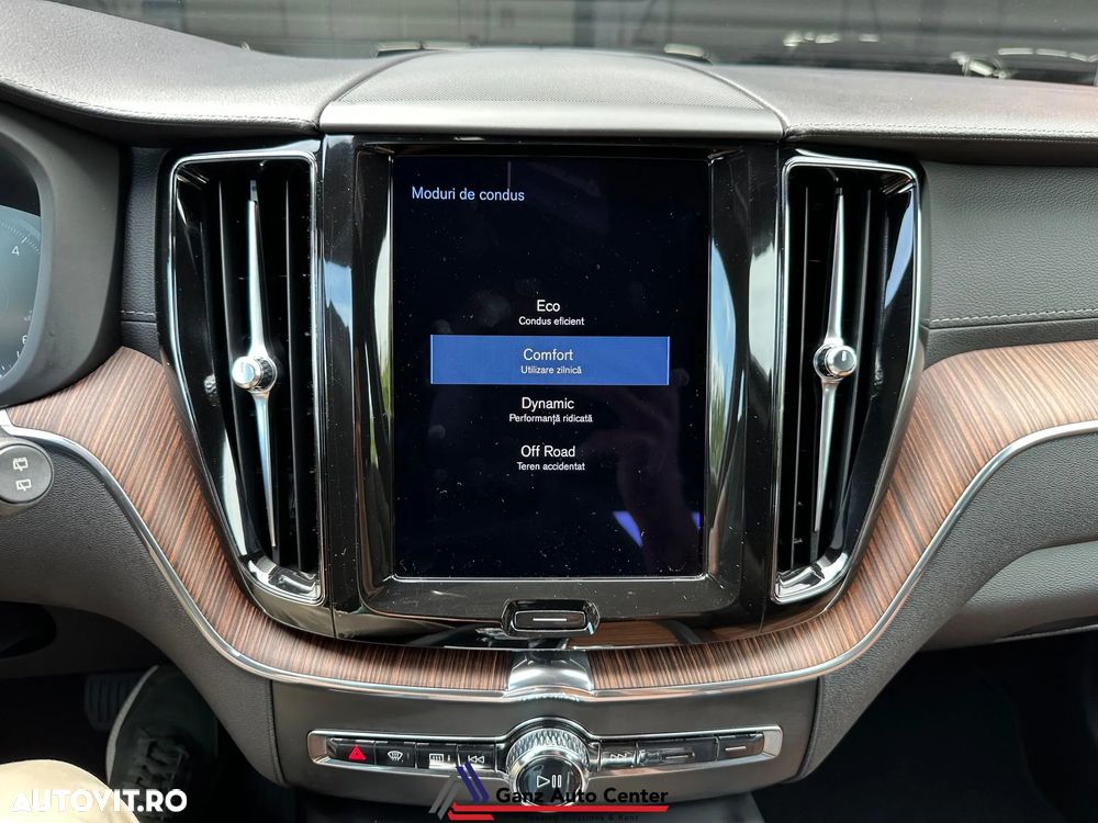 Volvo XC 60 B4 MHEV AWD Inscription - 24