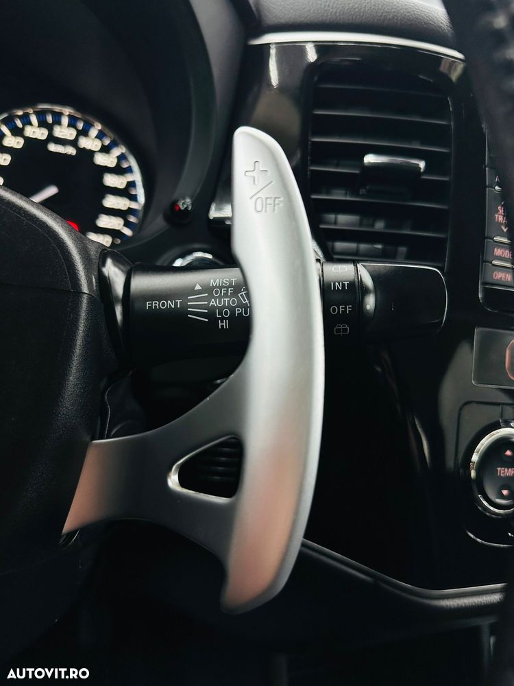 Mitsubishi Outlander 2.2 DI-D 4WD Automatik Diamant Edition - 29