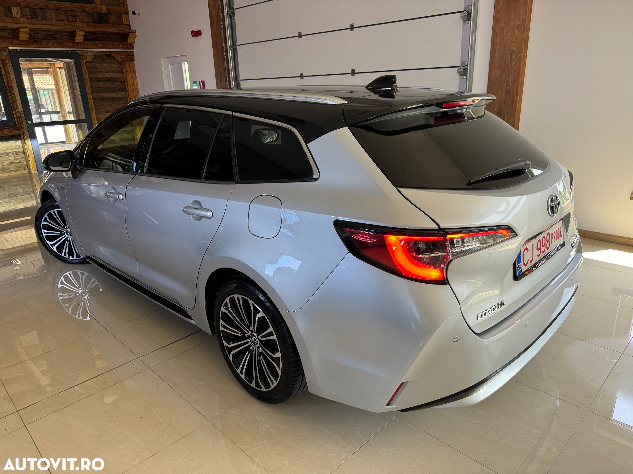 Toyota Corolla 1.8 HSD Dynamic Bi-tone - 4