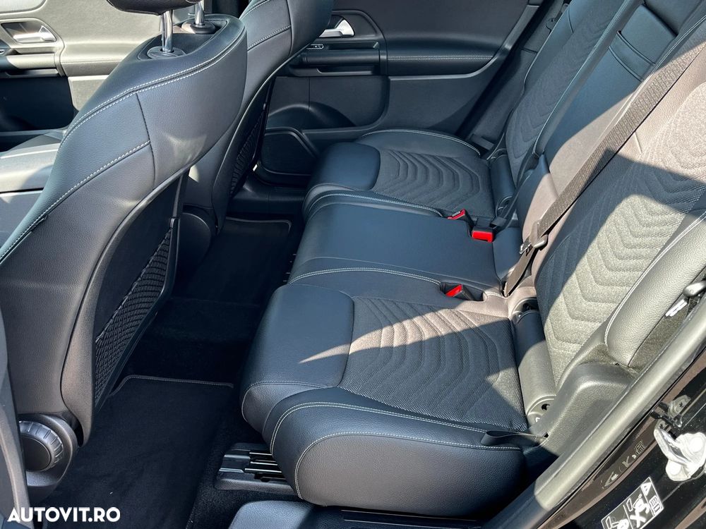Mercedes-Benz GLB - 11