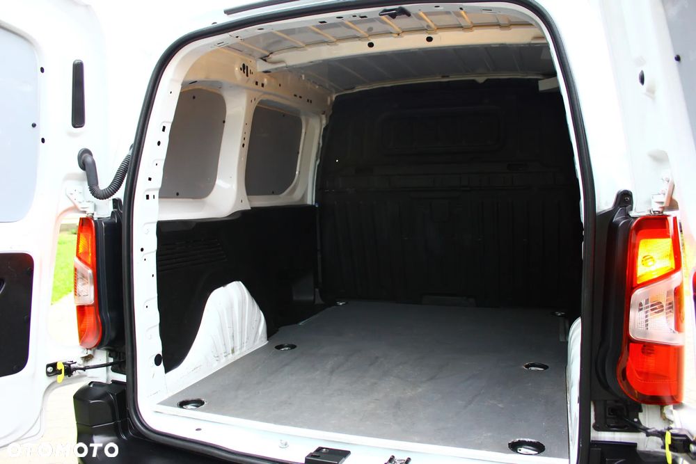 Toyota PROACE CITY BLASZAK 2 OSOBOWY 1.2 D-4T BENZYNA 110KM PEWNE AUTO FV23% - 38