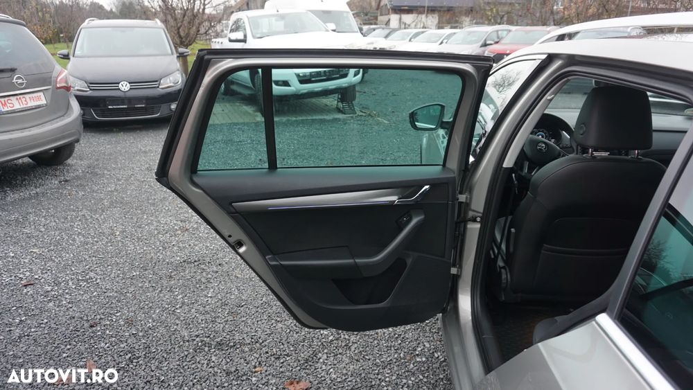 Skoda Octavia Combi 1.6 TDI DSG Premium Edition - 7