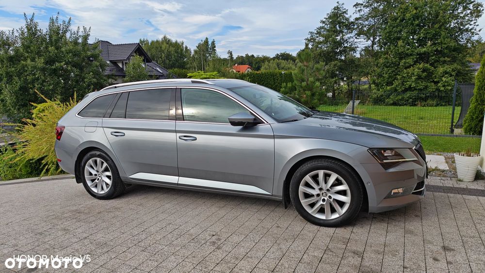 Skoda Superb 2.0 TDI DSG Premium Edition - 37