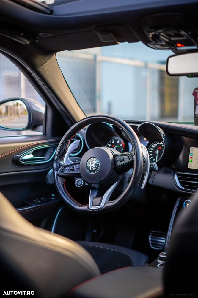 Alfa Romeo Giulia 2.0 Turbo 16V AT8-Q4 Estrema - 11