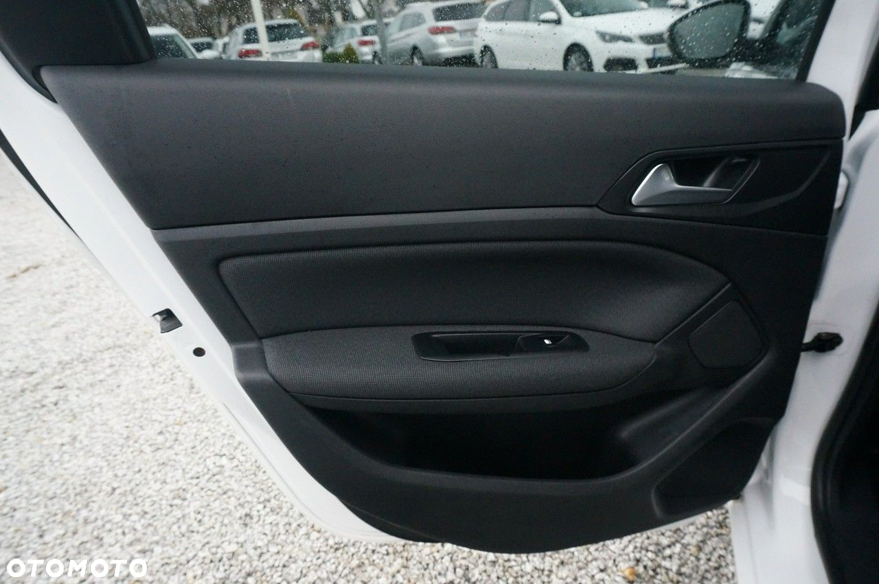 Peugeot 308 1.5 BlueHDi Allure Pack S&S EAT8 - 23