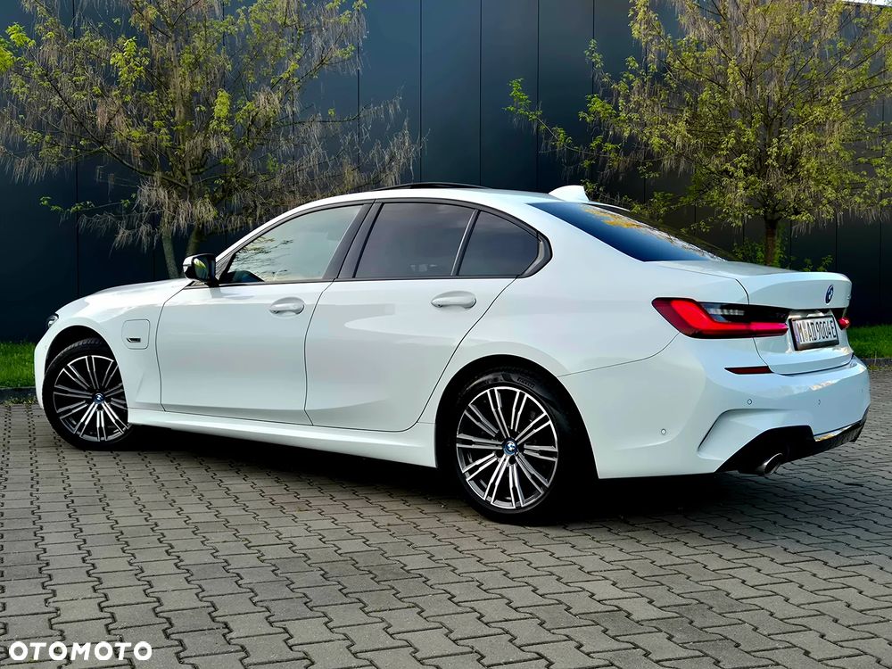 BMW Seria 3 330e M Sport - 14