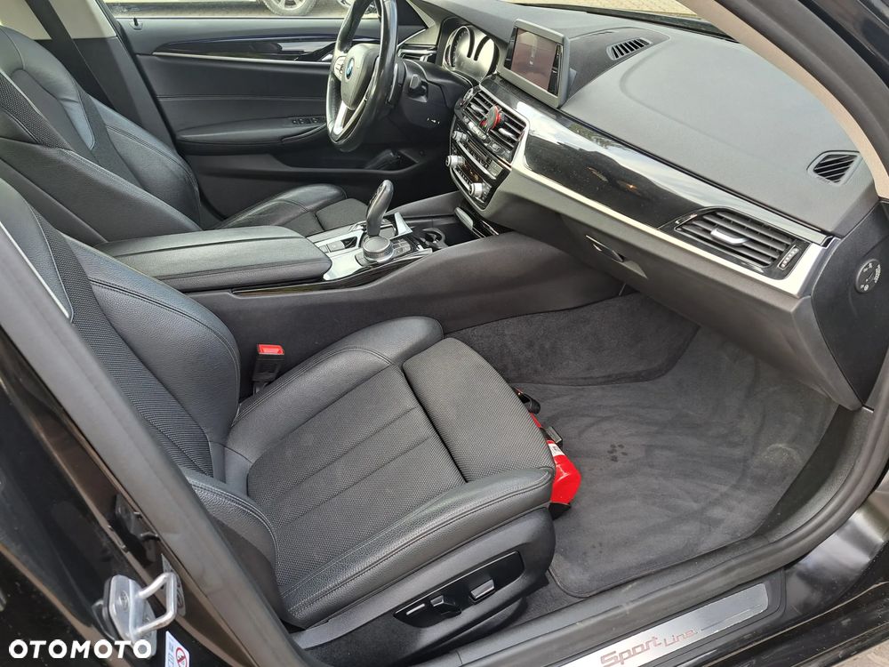 BMW Seria 5 518d - 12