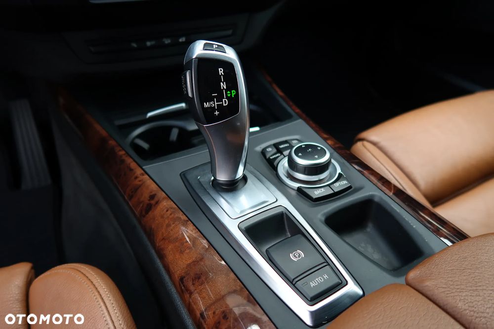 BMW X5 3.0si xDrive - 16