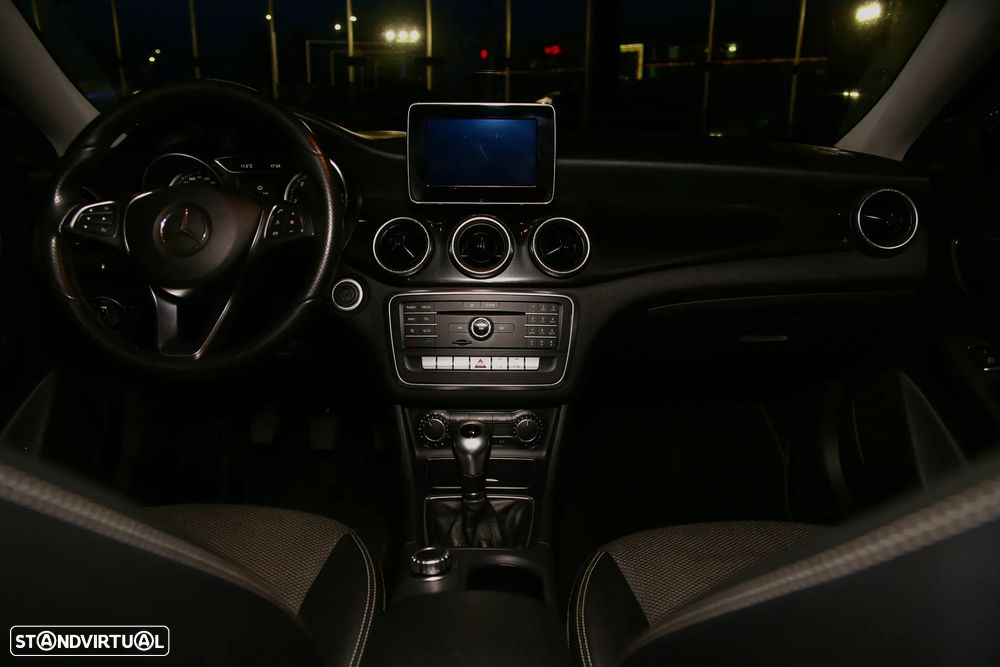 Mercedes-Benz CLA 180 Shooting Brake d Urban - 10