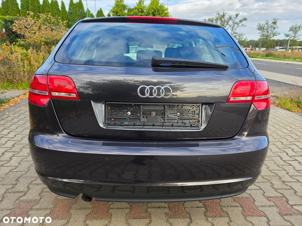 Audi A3 Sportback 1.6 TDI DPF Ambiente - 8