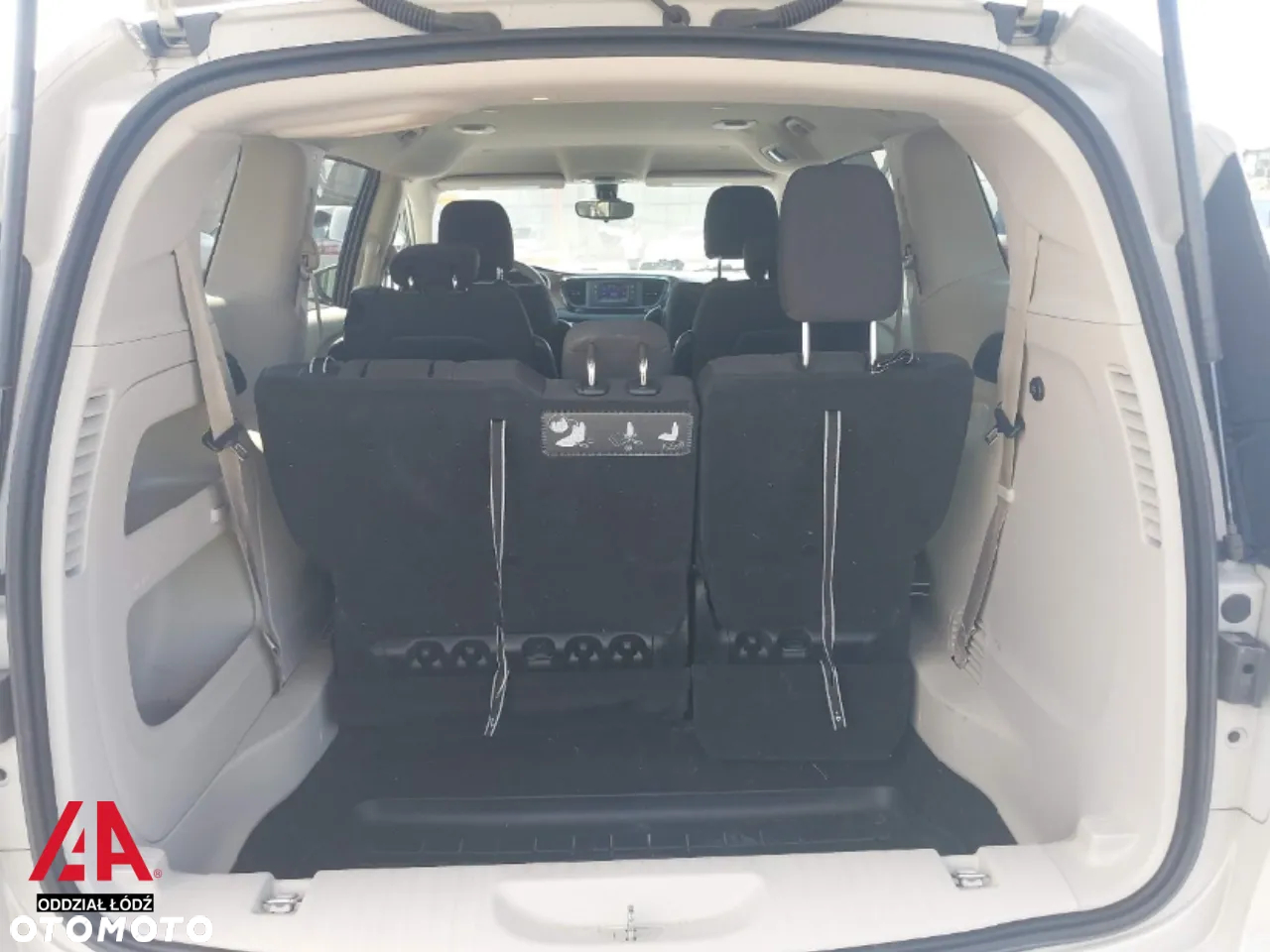 Chrysler Pacifica - 12