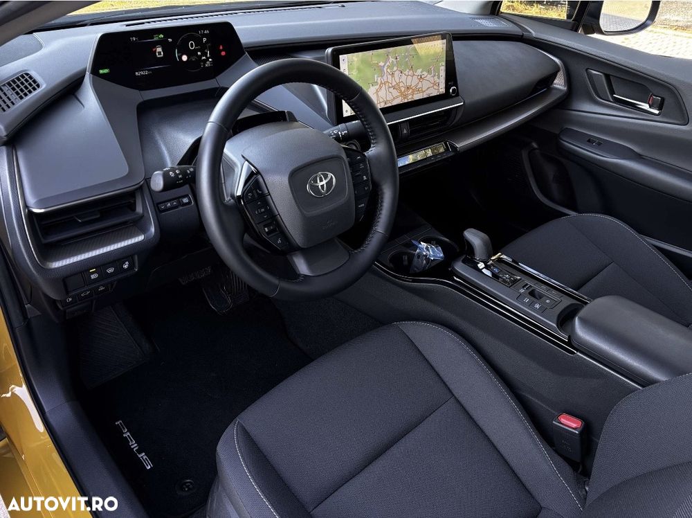 Toyota Prius Hybrid Advanced - 7