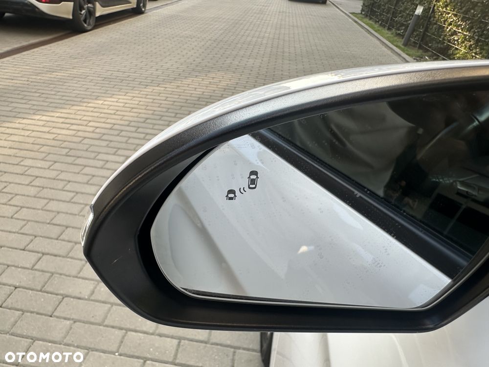 Hyundai Elantra - 23