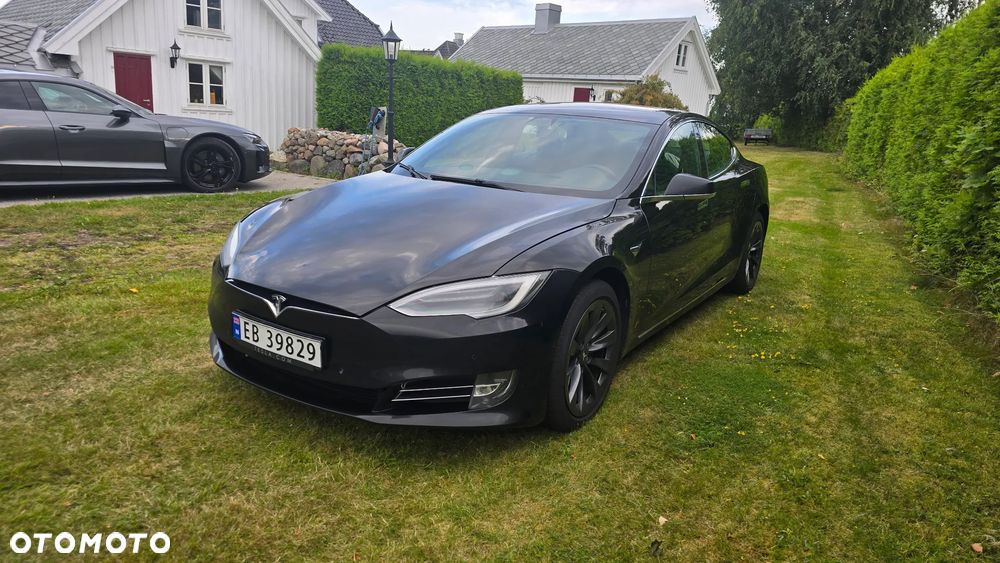 Tesla Model S - 3