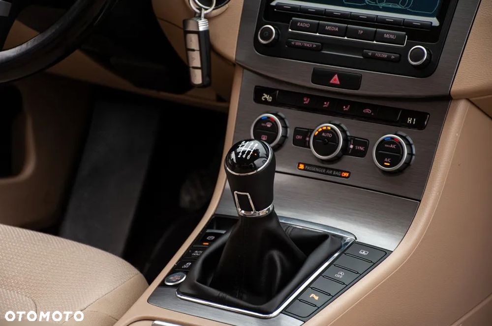 Volkswagen Passat 2.0 TDI Comfortline - 38