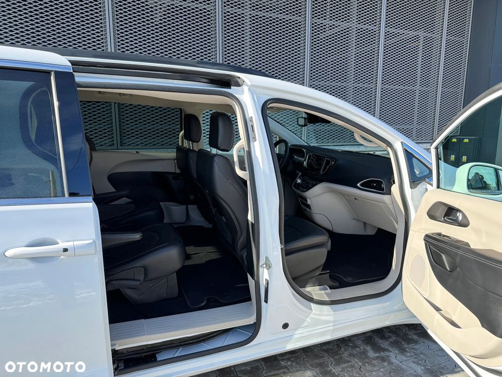 Chrysler Pacifica - 19