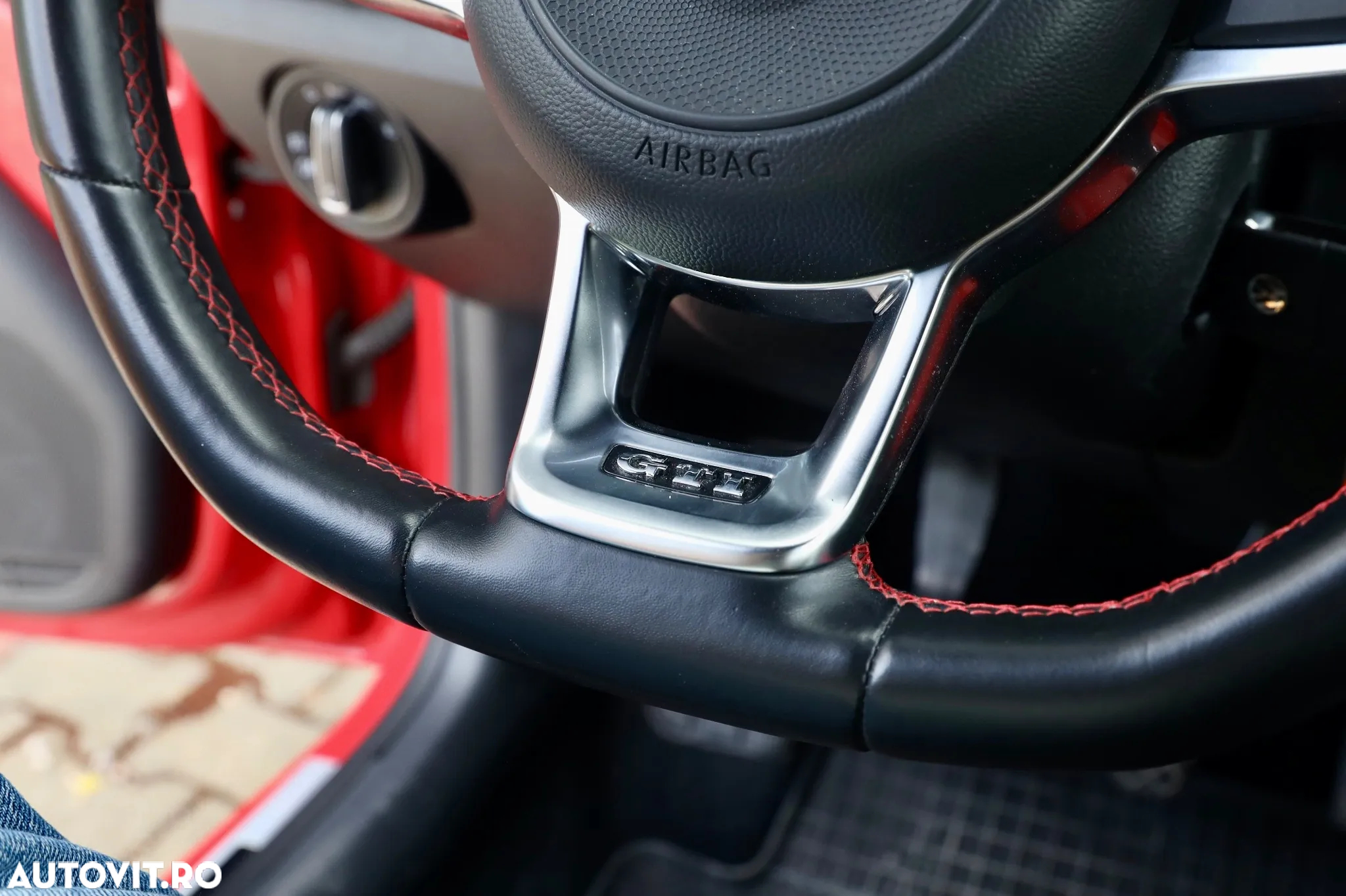 Volkswagen up! GTI - 12