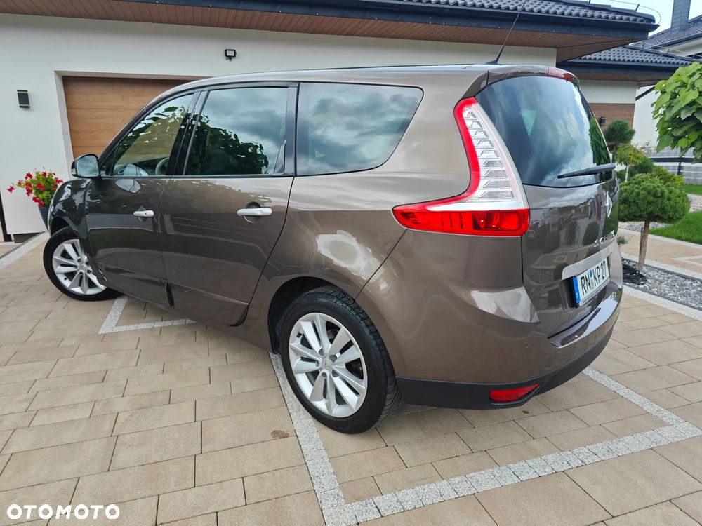 Renault Grand Scenic - 11